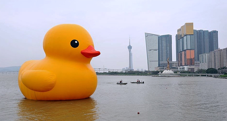 giant rubber duck toy